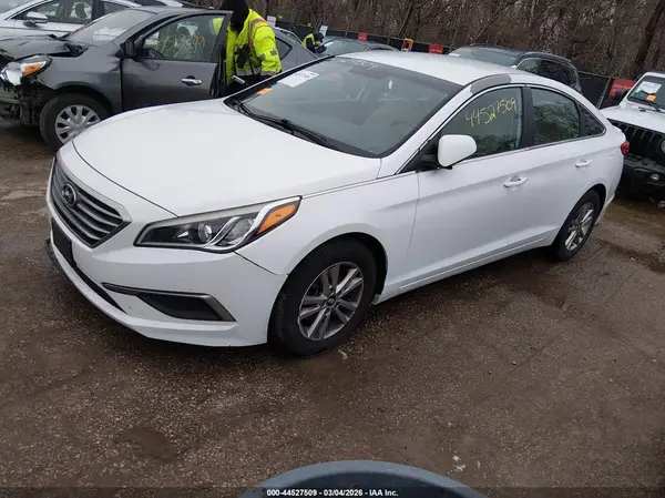5NPE24AF0HH455911 2017 HYUNDAI SONATA - Image 2