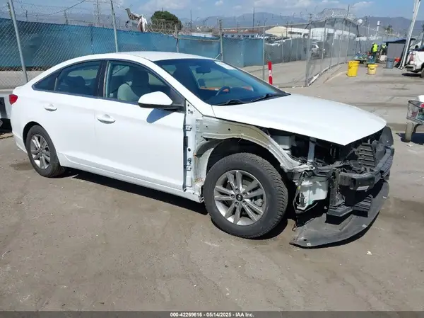 5NPE24AF0HH464172 2017 HYUNDAI SONATA - Image 1