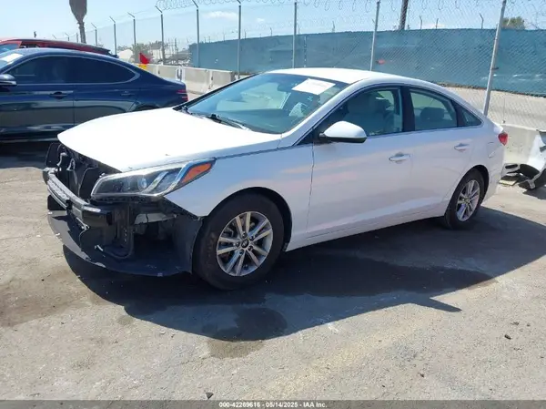 5NPE24AF0HH464172 2017 HYUNDAI SONATA - Image 2