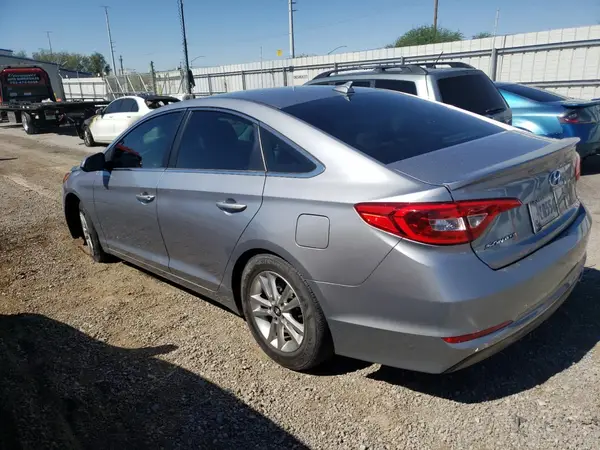 5NPE24AF0HH475057 2017 HYUNDAI SONATA - Image 2