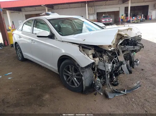 5NPE24AF0HH477584 2017 HYUNDAI SONATA - Image 1