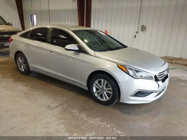 5NPE24AF0HH487466 2017 HYUNDAI SONATA - Image 1
