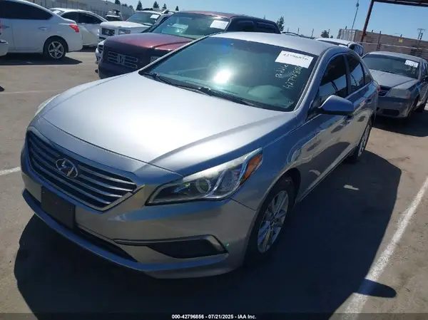5NPE24AF0HH500135 2017 HYUNDAI SONATA - Image 2