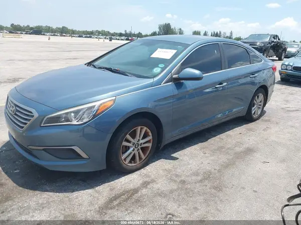5NPE24AF0HH505061 2017 HYUNDAI SONATA - Image 2