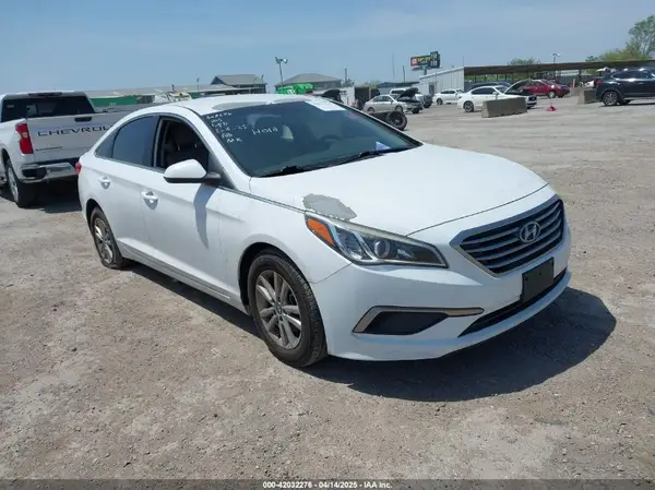 5NPE24AF0HH516156 2017 HYUNDAI SONATA - Image 1