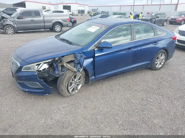 5NPE24AF0HH517873 2017 HYUNDAI SONATA - Image 2