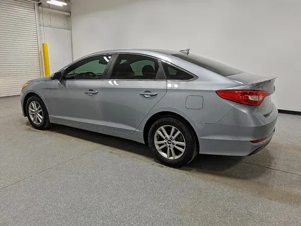 5NPE24AF0HH520241 2017 HYUNDAI SONATA - Image 2