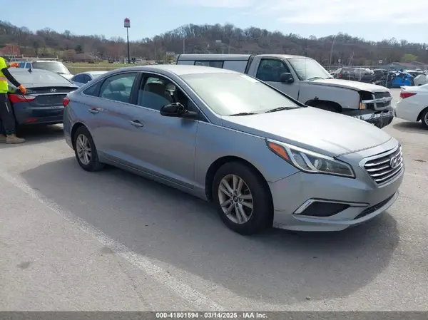 5NPE24AF0HH523169 2017 HYUNDAI SONATA - Image 1