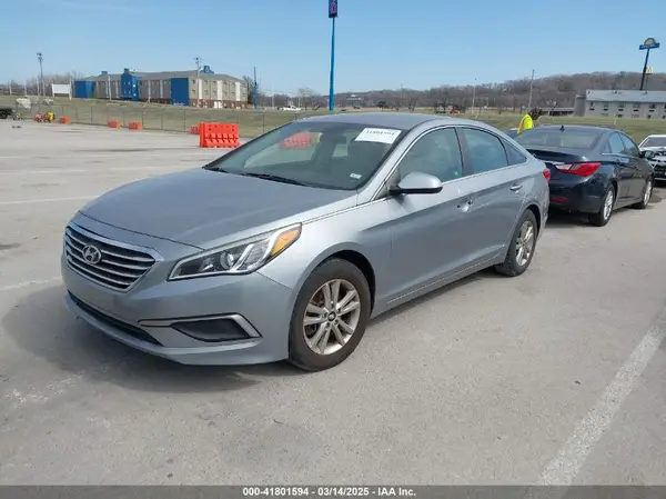 5NPE24AF0HH523169 2017 HYUNDAI SONATA - Image 2