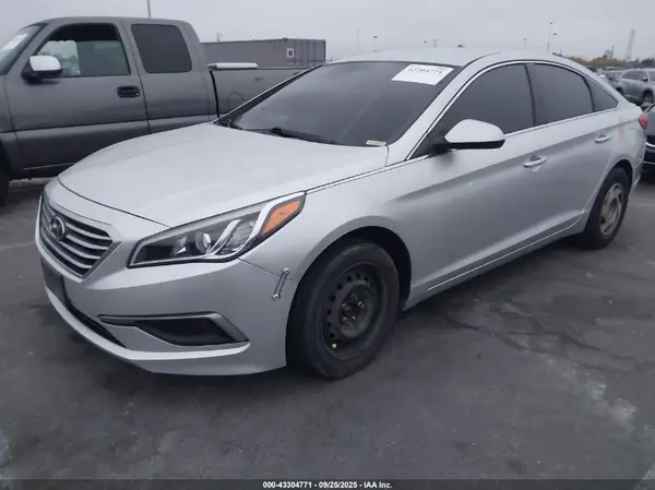 5NPE24AF0HH529781 2017 HYUNDAI SONATA - Image 2