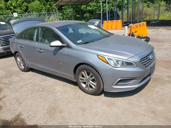 5NPE24AF0HH545608 2017 HYUNDAI SONATA - Image 1