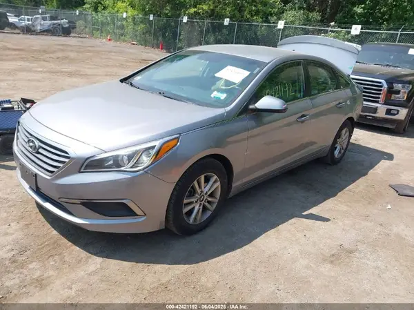 5NPE24AF0HH545608 2017 HYUNDAI SONATA - Image 2