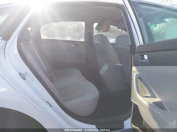 5NPE24AF0HH549450 2017 HYUNDAI SONATA - Image 8