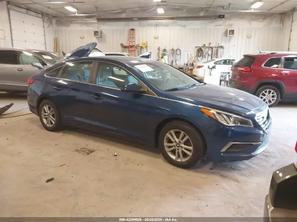 5NPE24AF0HH551599 2017 HYUNDAI SONATA - Image 1