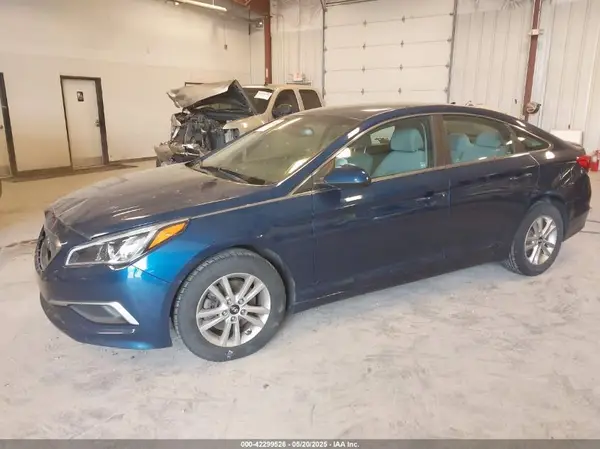 5NPE24AF0HH551599 2017 HYUNDAI SONATA - Image 2