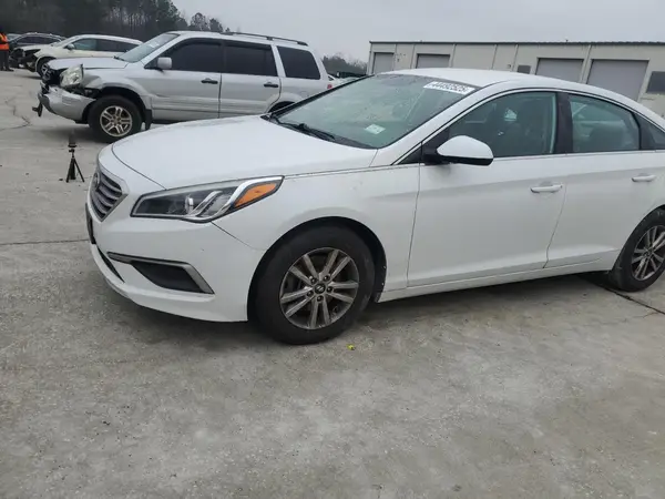 5NPE24AF0HH555443 2017 HYUNDAI SONATA - Image 1