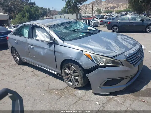 5NPE24AF0HH569147 2017 HYUNDAI SONATA - Image 1