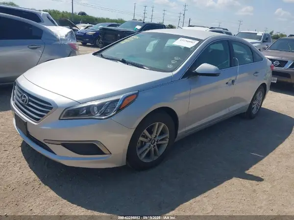 5NPE24AF0HH570315 2017 HYUNDAI SONATA - Image 2