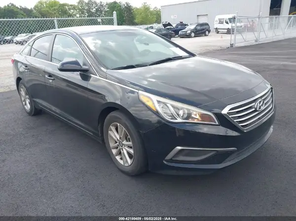5NPE24AF0HH573778 2017 HYUNDAI SONATA - Image 1