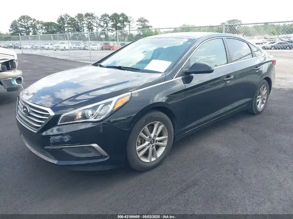 5NPE24AF0HH573778 2017 HYUNDAI SONATA - Image 2