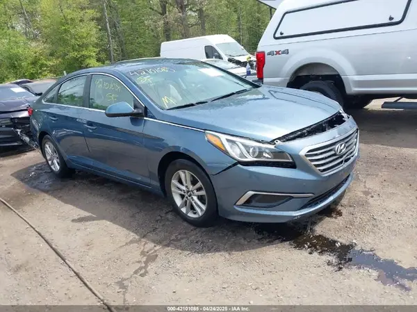 5NPE24AF0HH574719 2017 HYUNDAI SONATA - Image 1