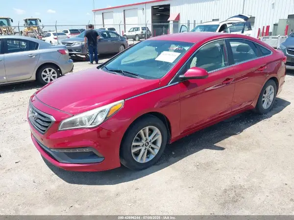 5NPE24AF0HH577054 2017 HYUNDAI SONATA - Image 2