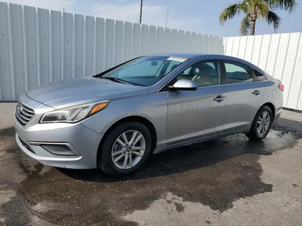 5NPE24AF0HH578446 2017 HYUNDAI SONATA - Image 1