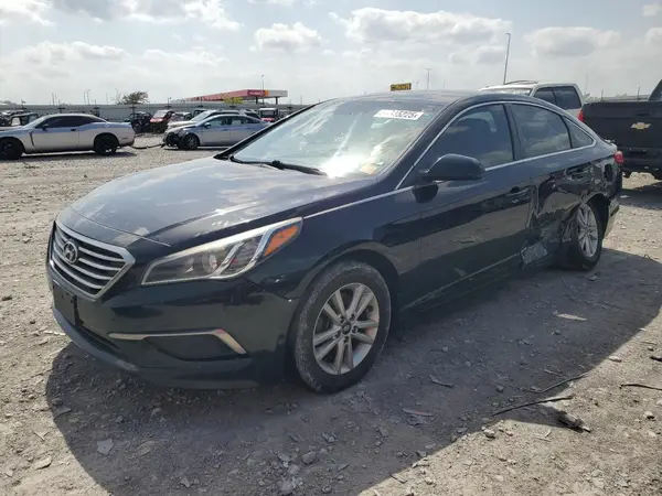 5NPE24AF0HH582318 2017 HYUNDAI SONATA - Image 1
