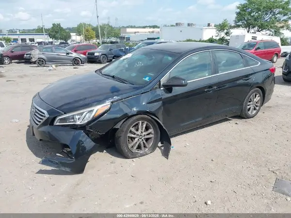 5NPE24AF0HH583002 2017 HYUNDAI SONATA - Image 2