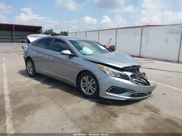 5NPE24AF0HH583534 2017 HYUNDAI SONATA - Image 1