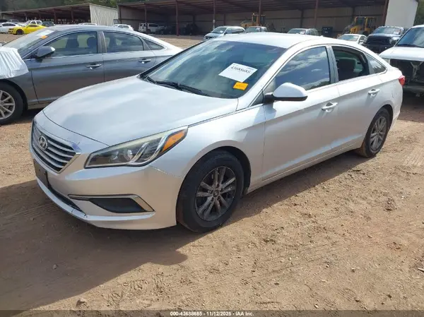 5NPE24AF0HH588037 2017 HYUNDAI SONATA - Image 2