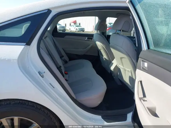 5NPE24AF0HH589057 2017 HYUNDAI SONATA - Image 8