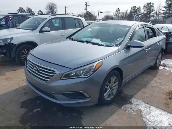 5NPE24AF0HH589320 2017 HYUNDAI SONATA - Image 2
