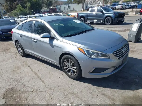 5NPE24AF0HH593724 2017 HYUNDAI SONATA - Image 1