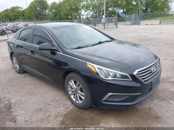 5NPE24AF0HH595392 2017 HYUNDAI SONATA - Image 1