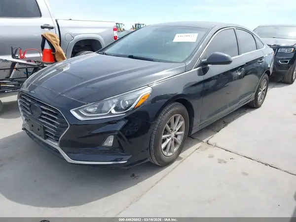 5NPE24AF0JH599822 2018 HYUNDAI SONATA - Image 2