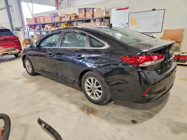 5NPE24AF0JH605456 2018 HYUNDAI SONATA - Image 2