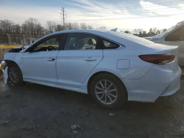 5NPE24AF0JH695885 2018 HYUNDAI SONATA - Image 2