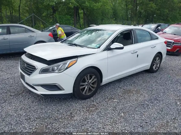5NPE24AF1GH395300 2016 HYUNDAI SONATA - Image 2