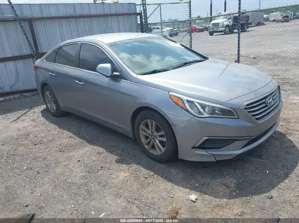 5NPE24AF1HH443556 2017 HYUNDAI SONATA - Image 1