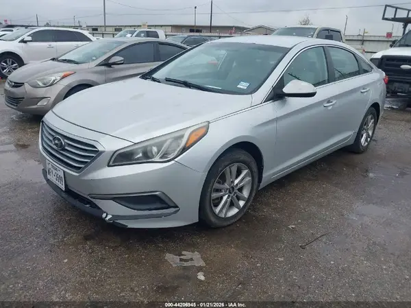 5NPE24AF1HH447168 2017 HYUNDAI SONATA - Image 2