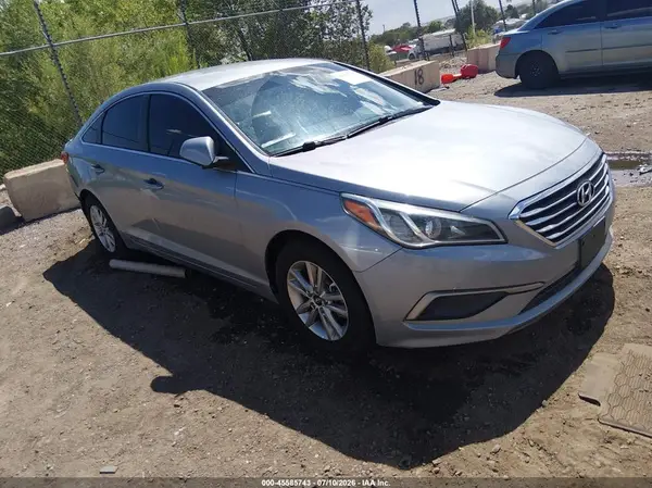 5NPE24AF1HH456064 2017 HYUNDAI SONATA - Image 1