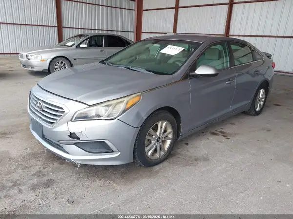 5NPE24AF1HH470630 2017 HYUNDAI SONATA - Image 2