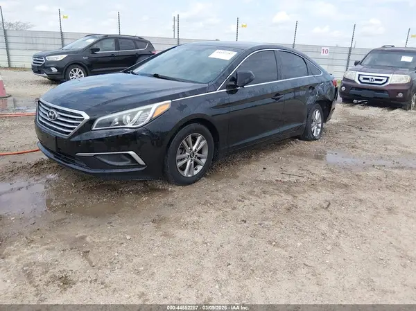 5NPE24AF1HH475097 2017 HYUNDAI SONATA - Image 2