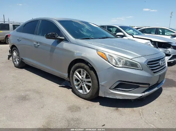 5NPE24AF1HH483409 2017 HYUNDAI SONATA - Image 1
