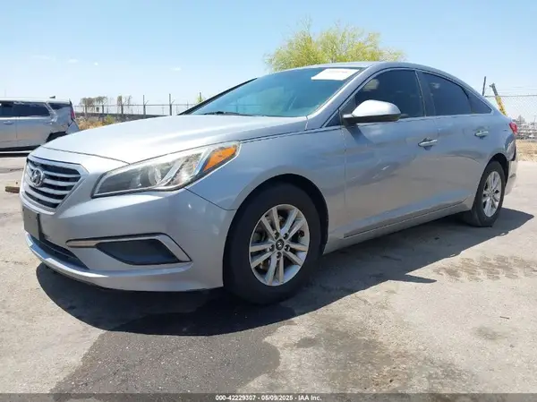 5NPE24AF1HH483409 2017 HYUNDAI SONATA - Image 2