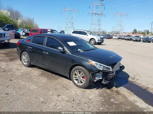 5NPE24AF1HH493180 2017 HYUNDAI SONATA - Image 1