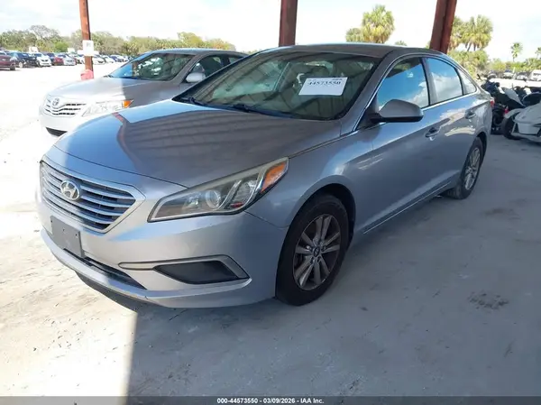5NPE24AF1HH506302 2017 HYUNDAI SONATA - Image 2