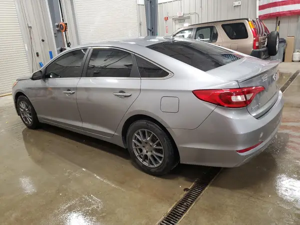 5NPE24AF1HH512780 2017 HYUNDAI SONATA - Image 2
