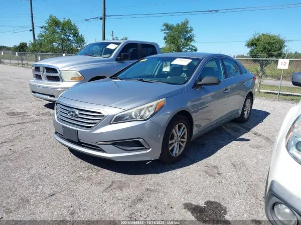 5NPE24AF1HH516635 2017 HYUNDAI SONATA - Image 2
